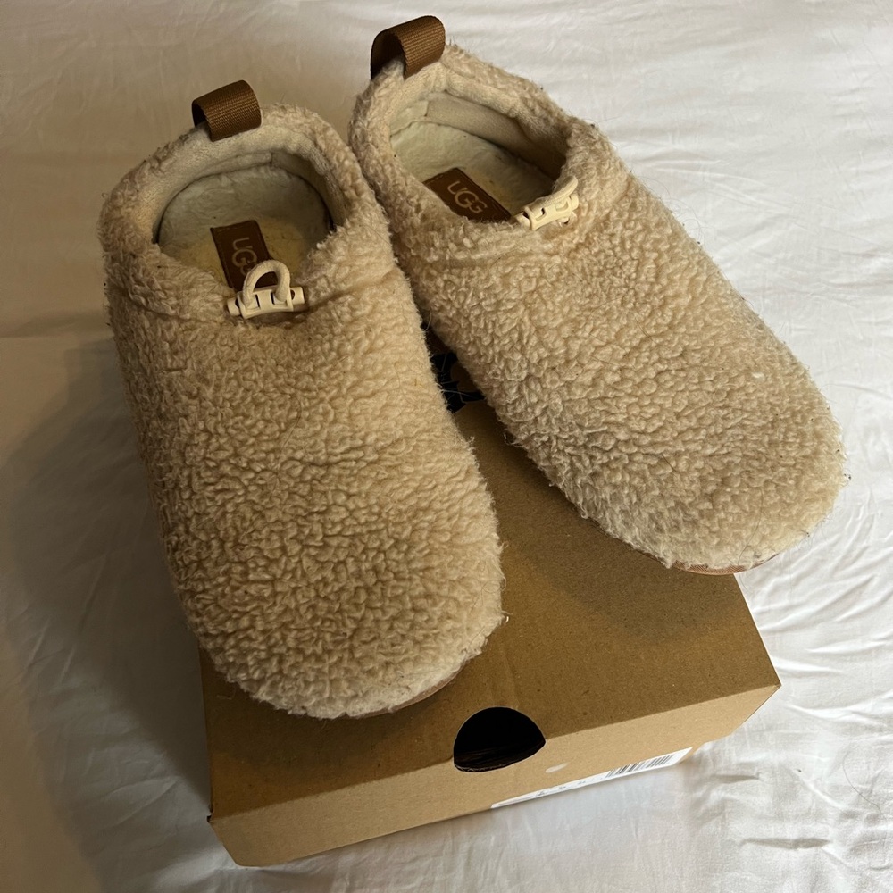 UGG Plushy Slipper - Beige/Tan